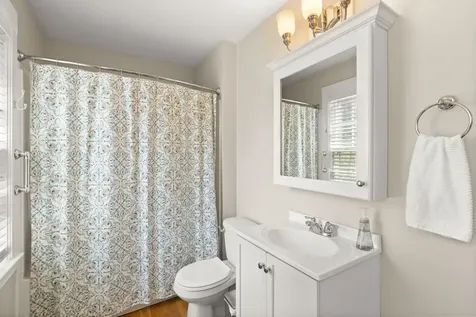 16 Brookline Street Nashua NH 03064