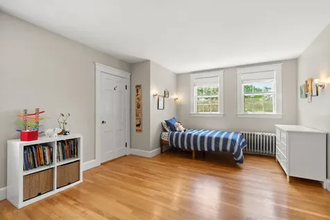 16 Brookline Street Nashua NH 03064
