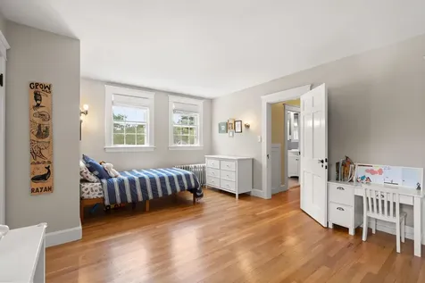 16 Brookline Street Nashua NH 03064