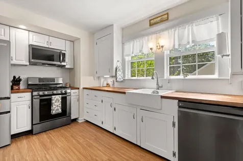 16 Brookline Street Nashua NH 03064