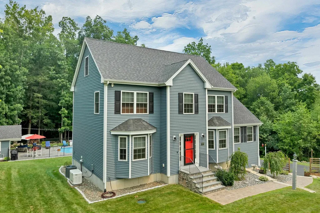 95 Olde Bridge Lane Epping NH 03042