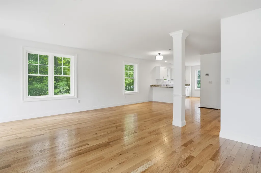 18 Dumaine Avenue Nashua NH 03063