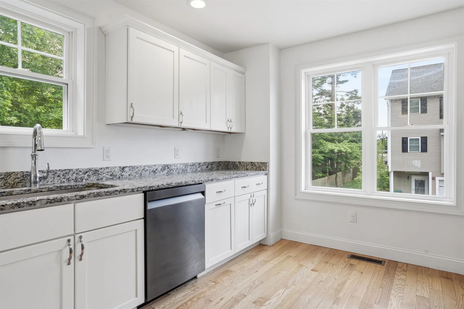 18 Dumaine Avenue Nashua NH 03063