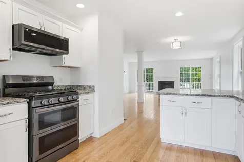 18 Dumaine Avenue Nashua NH 03063