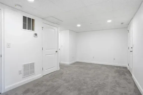 18 Dumaine Avenue Nashua NH 03063