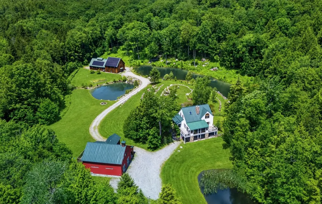1949 South Road Peru VT 05152