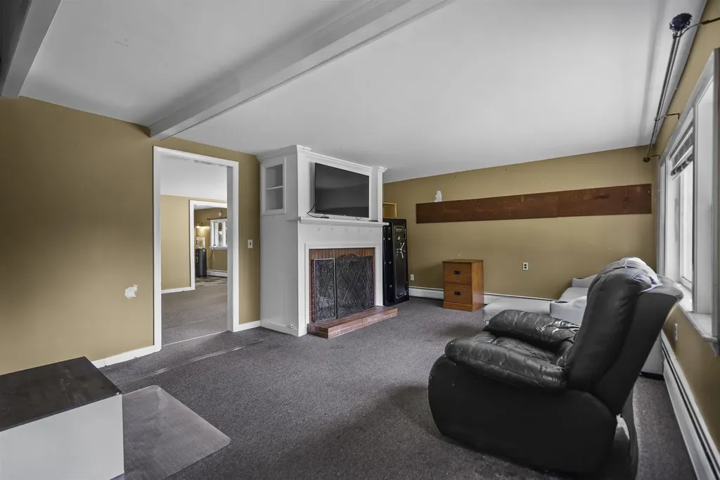 385 Burnham Intervale Road Hopkinton NH 03229