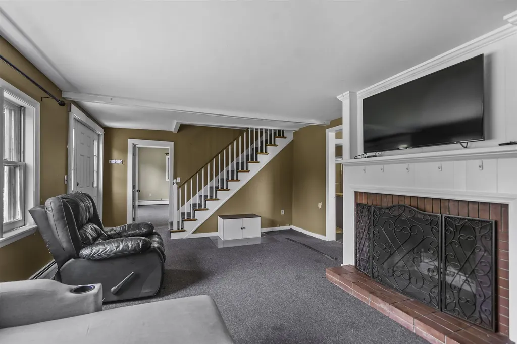 385 Burnham Intervale Road Hopkinton NH 03229