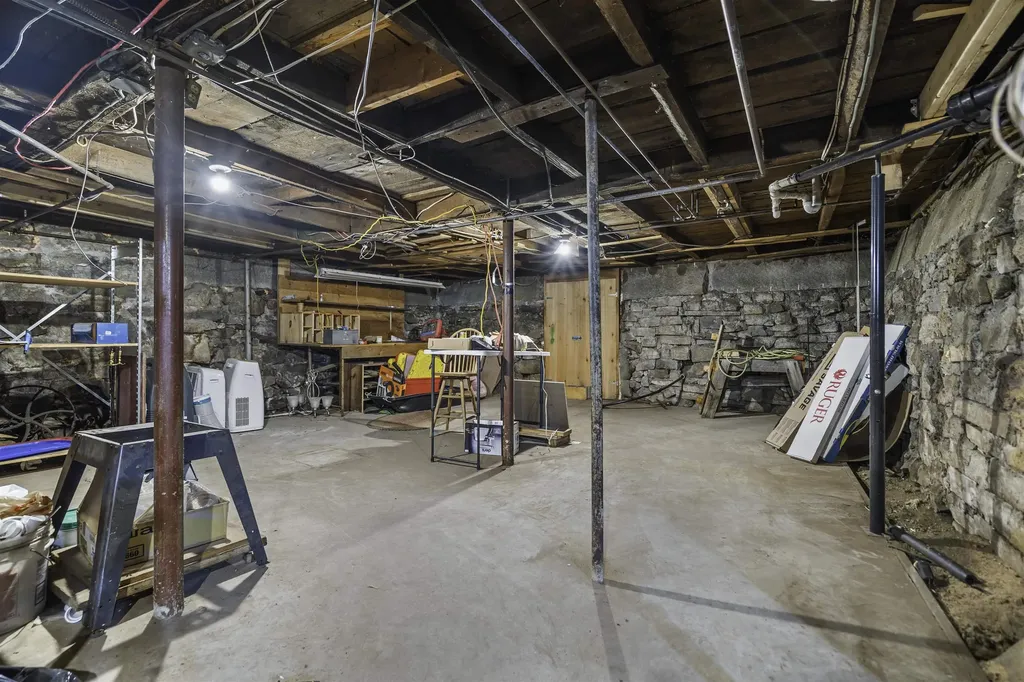 385 Burnham Intervale Road Hopkinton NH 03229