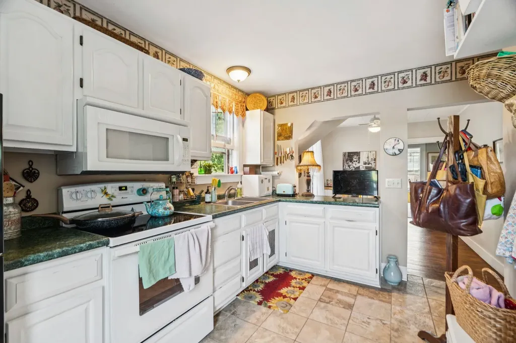 6 Pine Street Windsor VT 05089