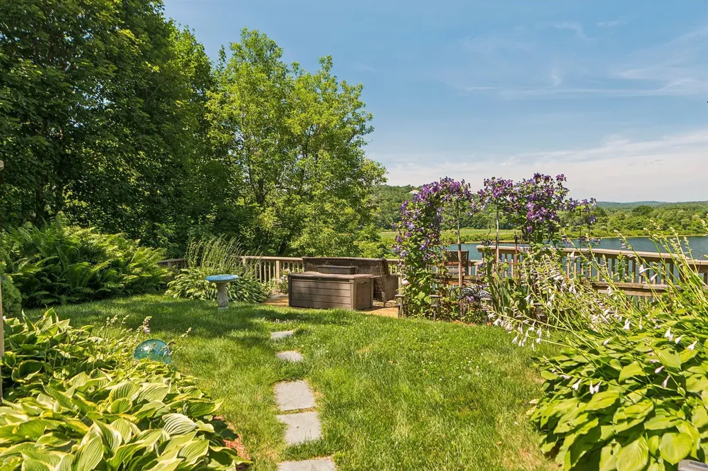 6 Pine Street Windsor VT 05089