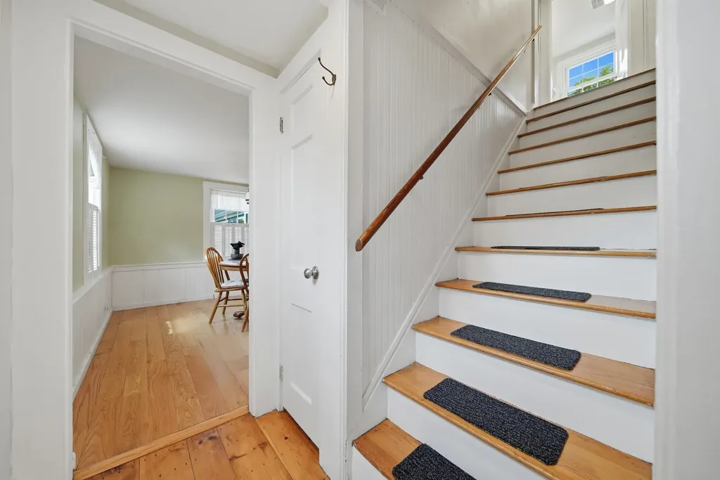 27 Baker Street Hudson NH 03051