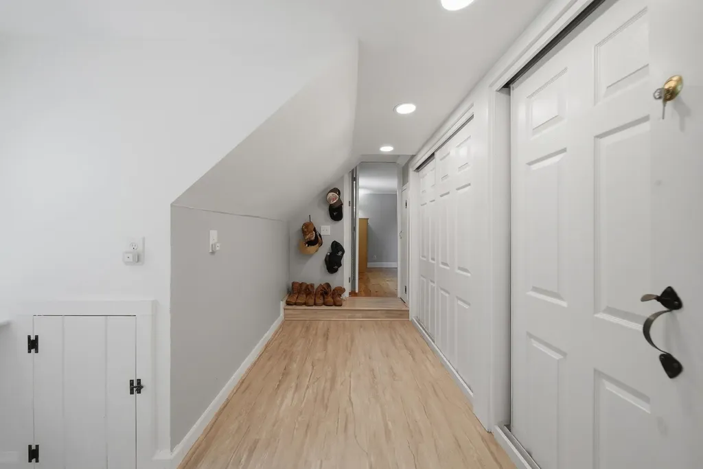 27 Baker Street Hudson NH 03051