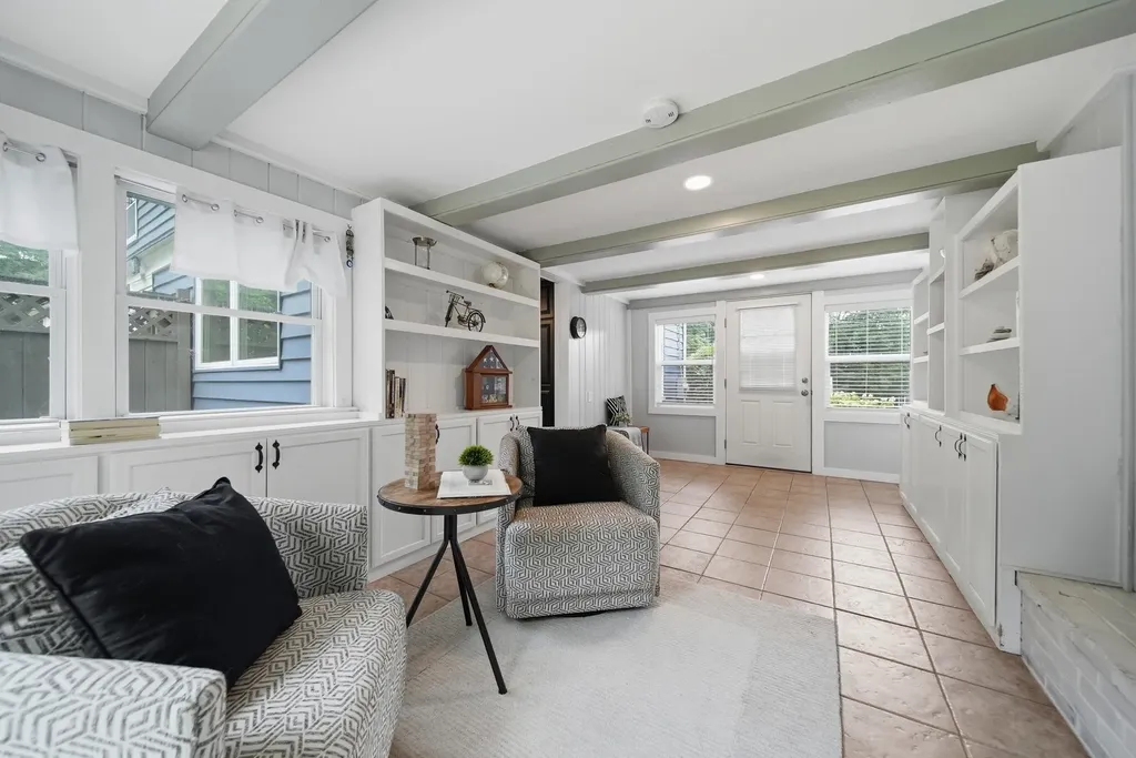 27 Baker Street Hudson NH 03051