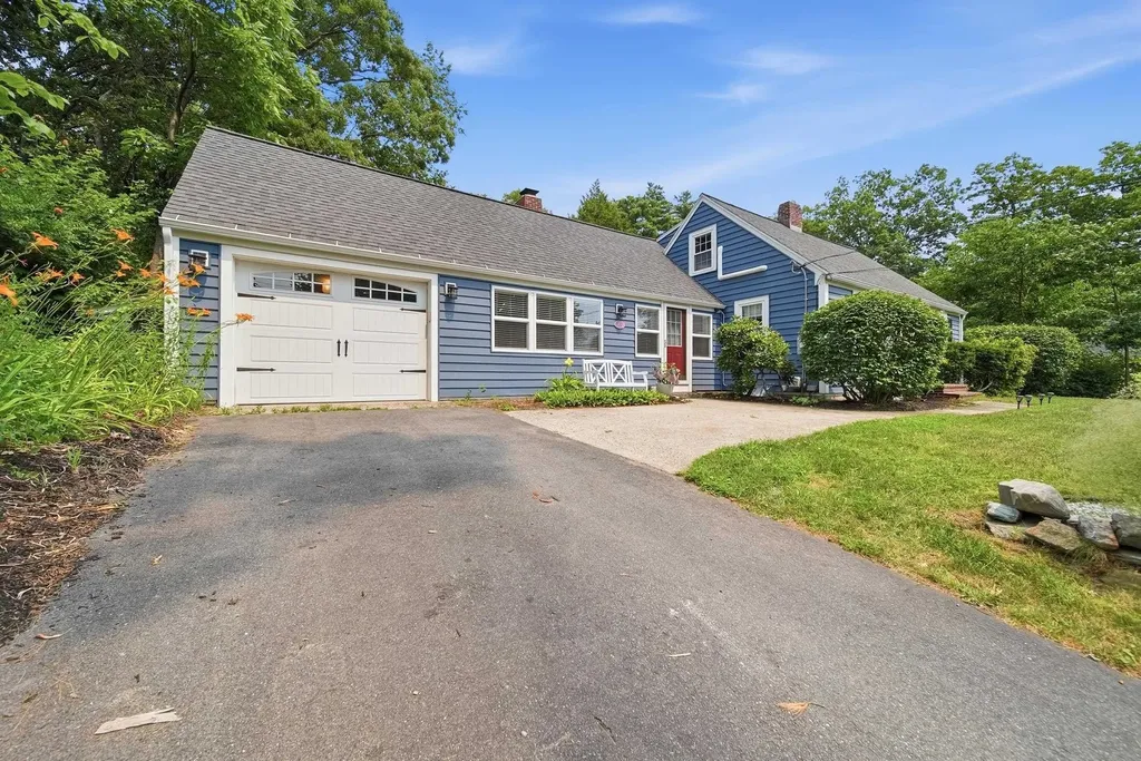 27 Baker Street Hudson NH 03051