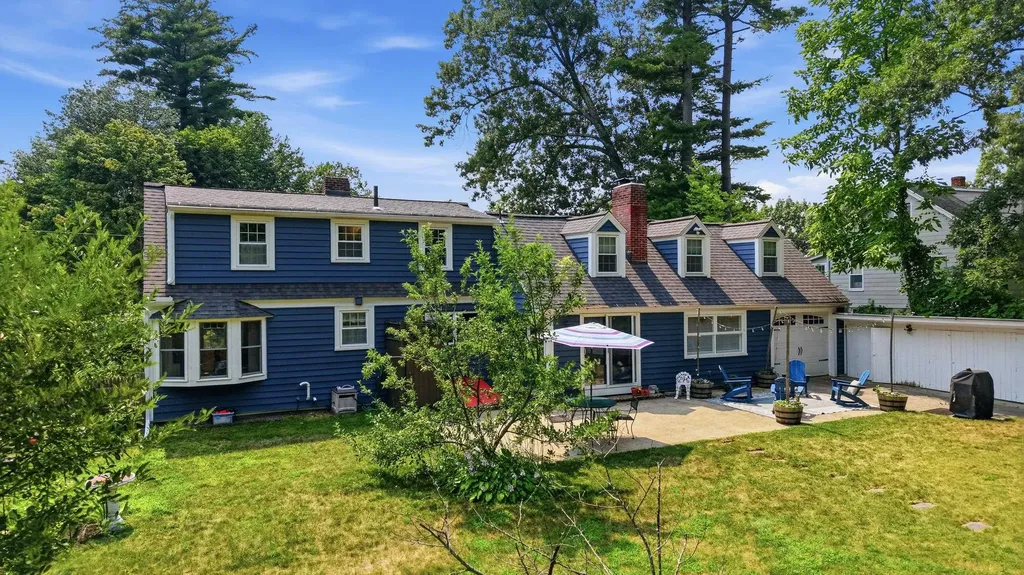 27 Baker Street Hudson NH 03051