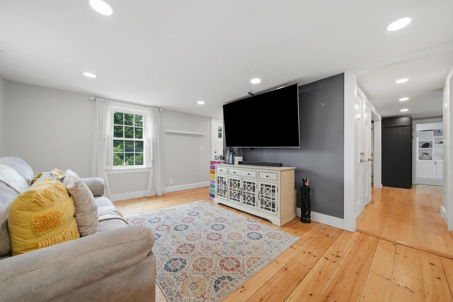 27 Baker Street Hudson NH 03051