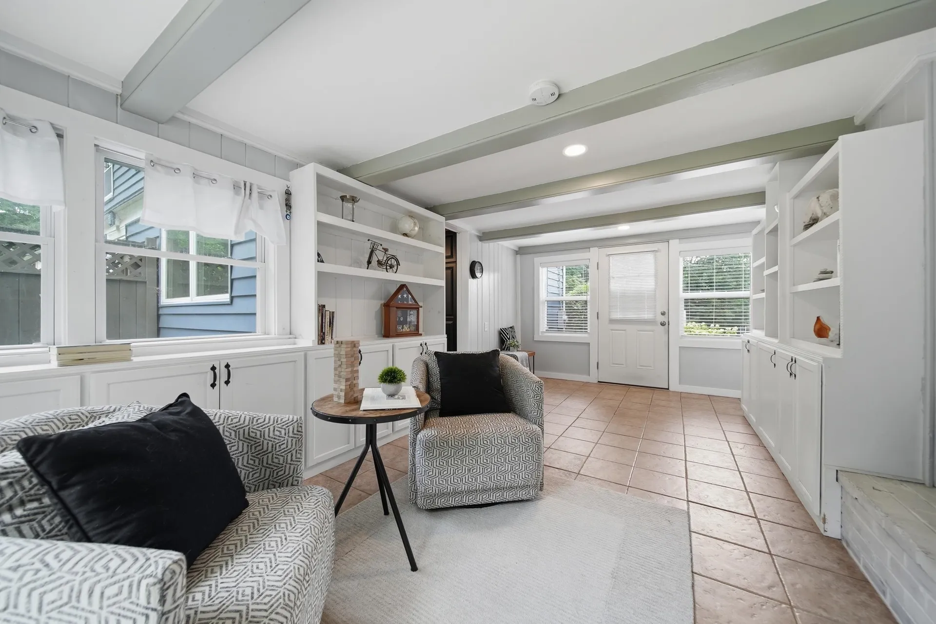 27 Baker Street Hudson NH 03051