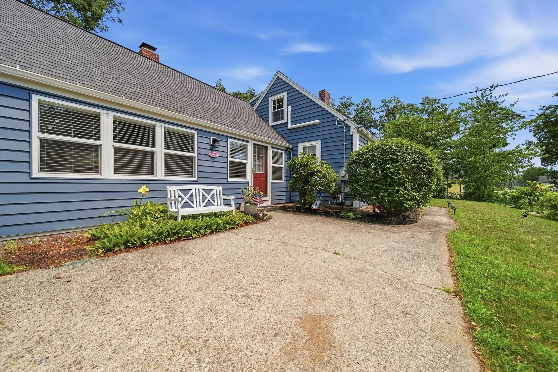 27 Baker Street Hudson NH 03051