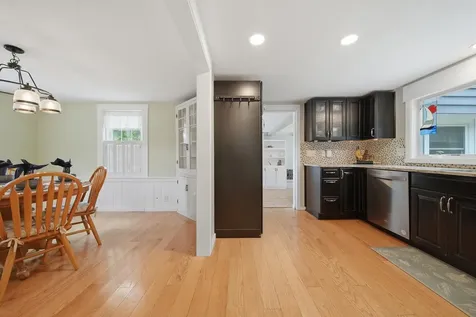 27 Baker Street Hudson NH 03051