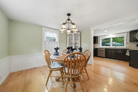 27 Baker Street Hudson NH 03051