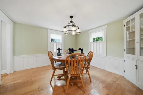 27 Baker Street Hudson NH 03051