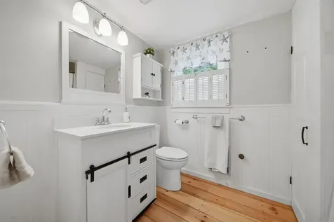 27 Baker Street Hudson NH 03051