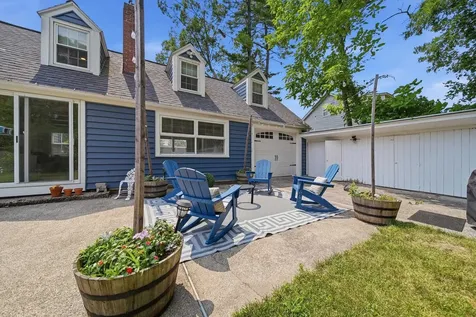 27 Baker Street Hudson NH 03051