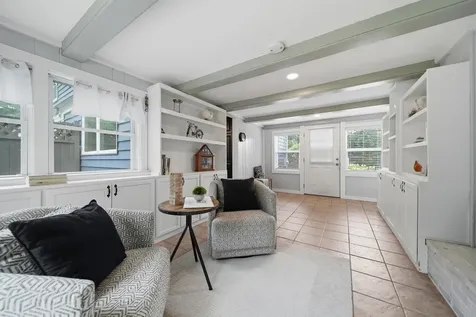 27 Baker Street Hudson NH 03051