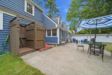 27 Baker Street Hudson NH 03051