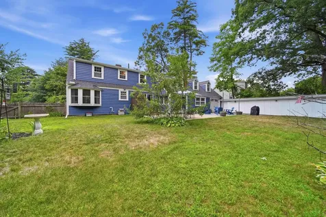 27 Baker Street Hudson NH 03051