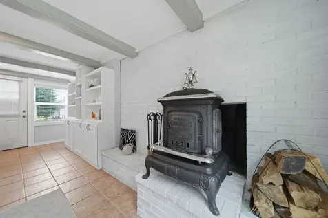 27 Baker Street Hudson NH 03051