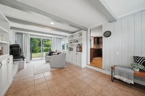 27 Baker Street Hudson NH 03051
