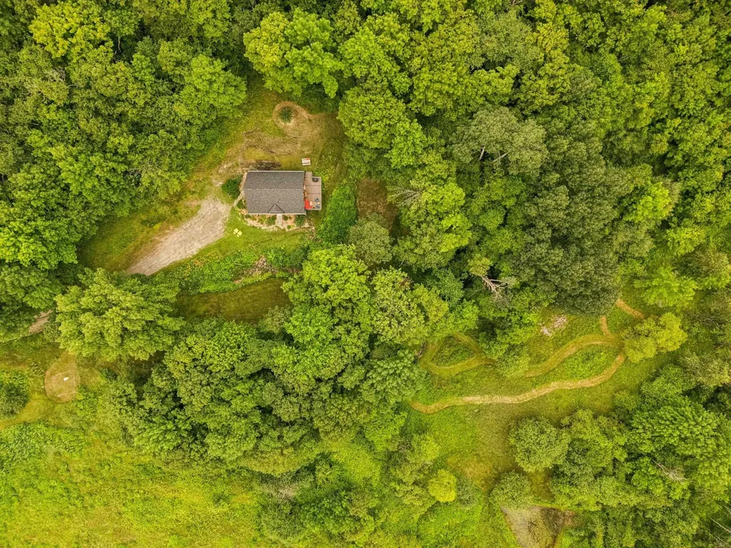 167 Limey Lane Pomfret VT 05053