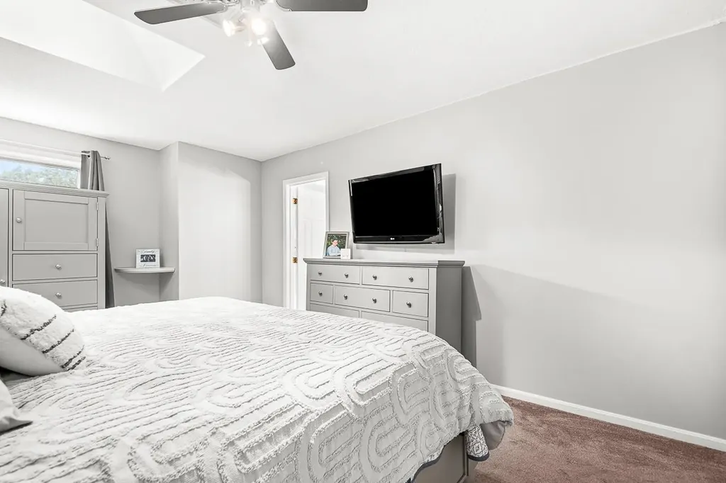 41 Aster Court Nashua NH 03062