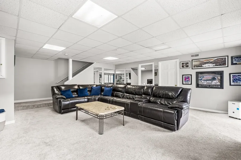 41 Aster Court Nashua NH 03062