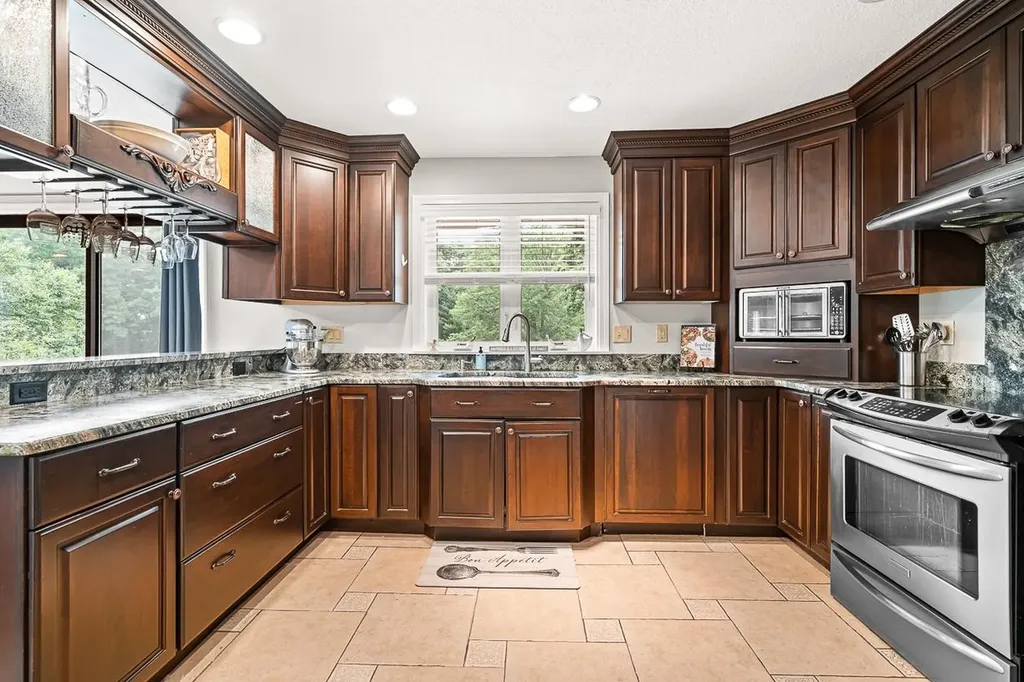 41 Aster Court Nashua NH 03062