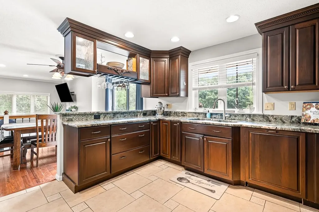 41 Aster Court Nashua NH 03062