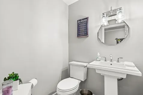 41 Aster Court Nashua NH 03062