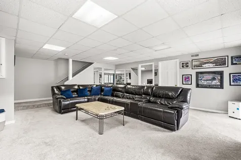 41 Aster Court Nashua NH 03062