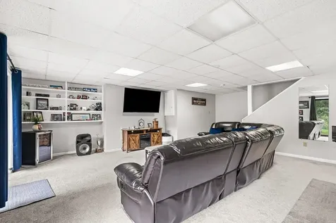 41 Aster Court Nashua NH 03062