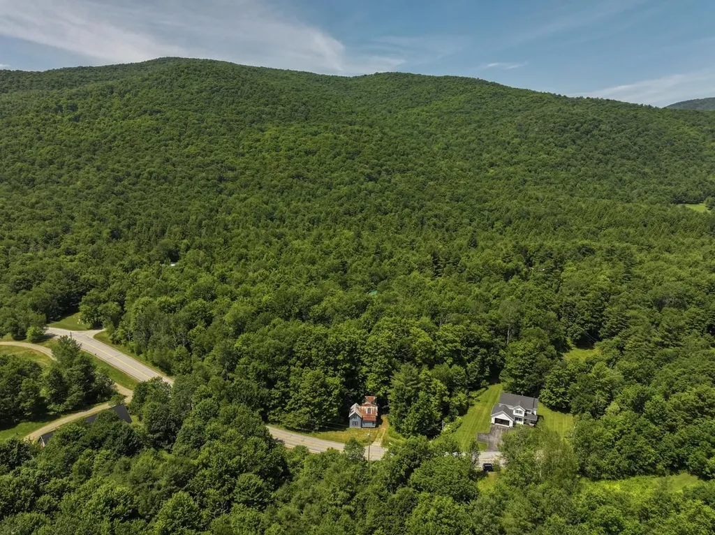 9562 Main Road Huntington VT 05462
