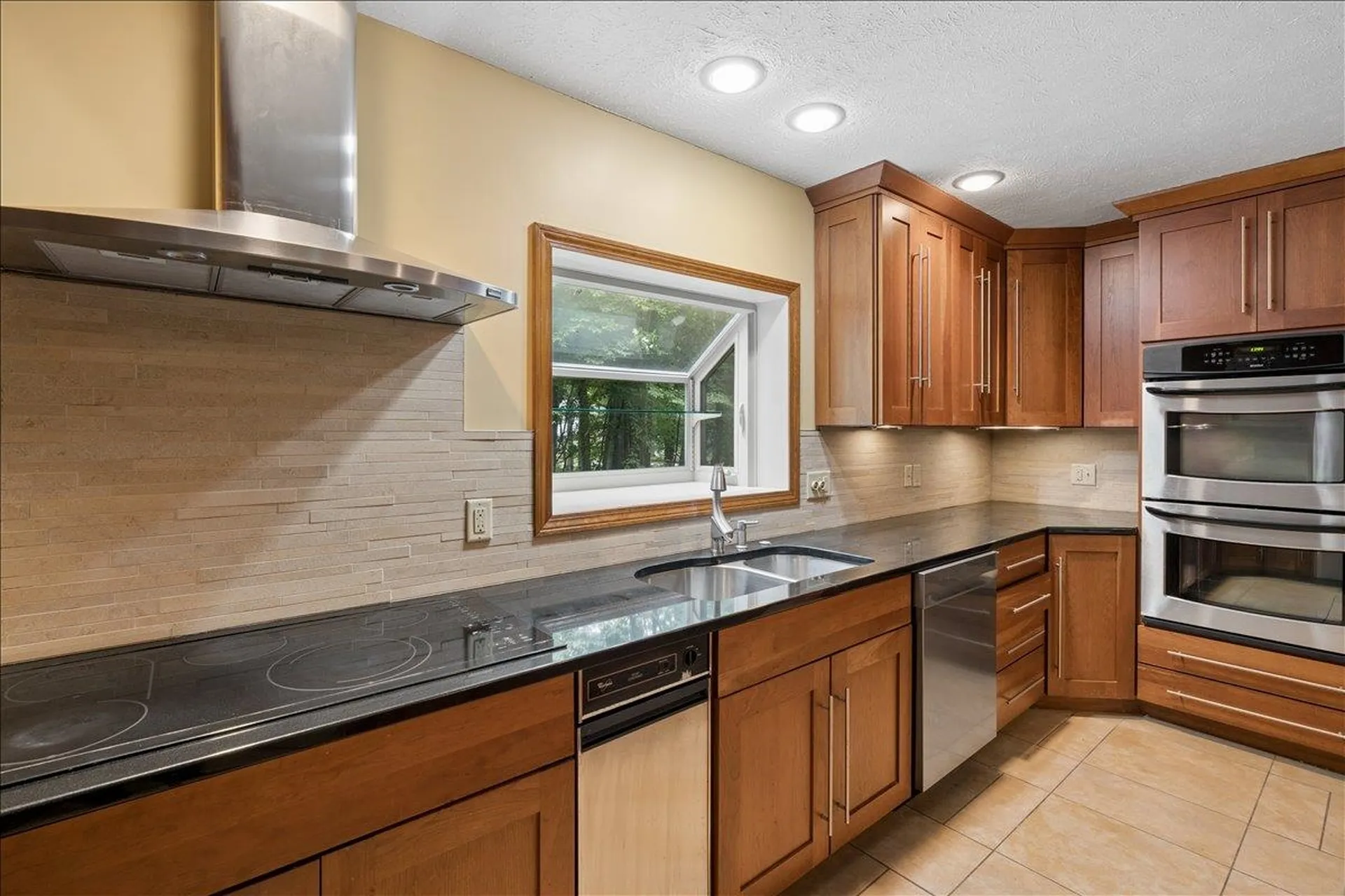 4 Berge Lane Derry NH 03038