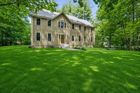 4 Berge Lane Derry NH 03038