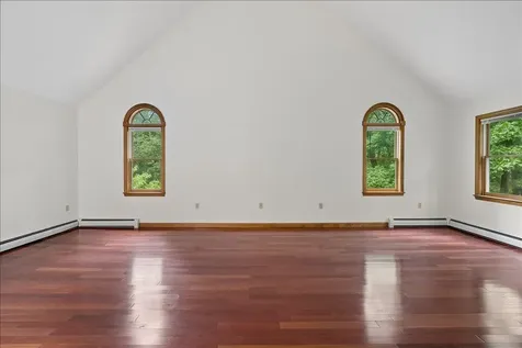 4 Berge Lane Derry NH 03038