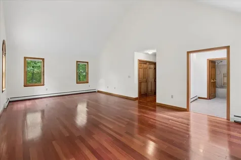 4 Berge Lane Derry NH 03038