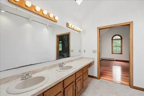 4 Berge Lane Derry NH 03038