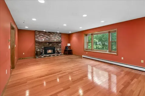 4 Berge Lane Derry NH 03038