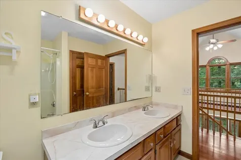 4 Berge Lane Derry NH 03038