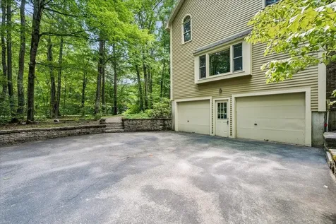 4 Berge Lane Derry NH 03038